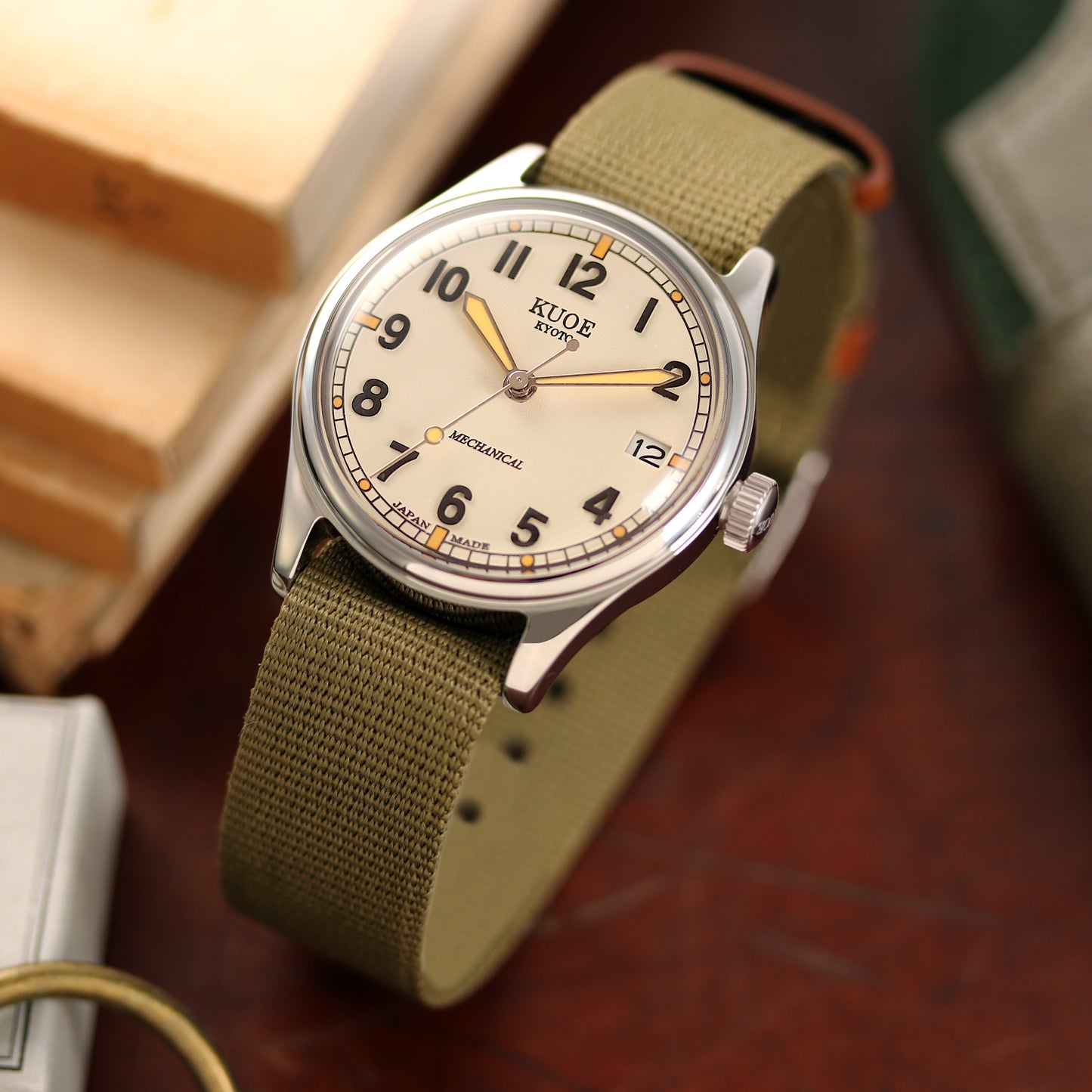 OLD SMITH 90-002 Automatic Ivory (with date)