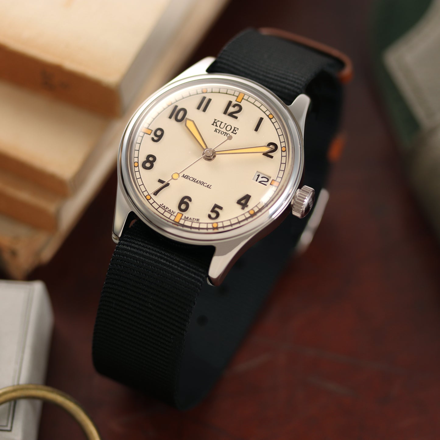 OLD SMITH 90-002 Automatic Ivory (with date)